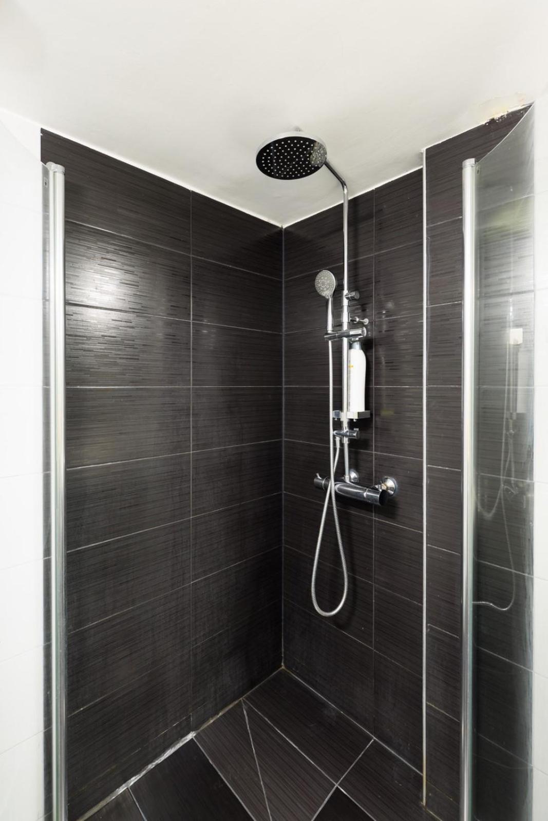 אתונה Aiolos Luxury Metro Acropolis Suite 7 Near Museum Of Modern Art מראה חיצוני תמונה